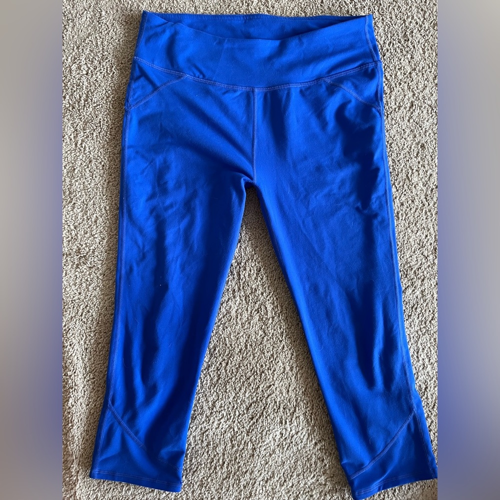 Fabletics electric blue cropped leggings